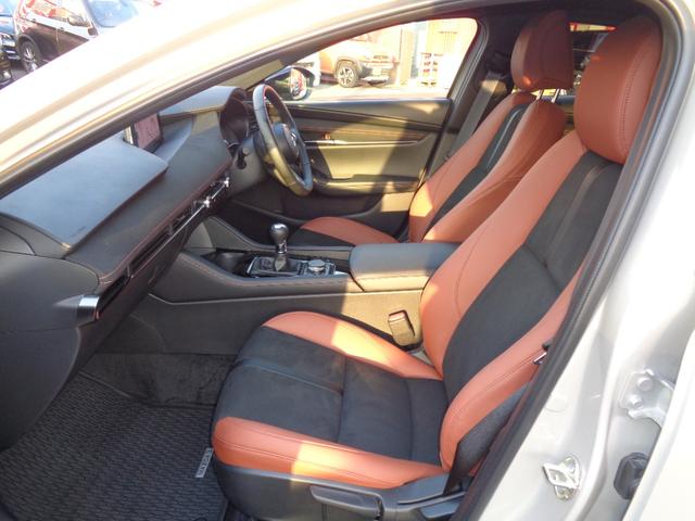 MAZDA3ファストバック 20S レトロスポーツエディション 6MT 純正エアロ(F・S・R)純正OPスーフスポイラー デジタルインナーミラー ハーフレザーシート 純正ナビTV 360°カメラ BOSEサウンド パワーシート シートヒーター 純正18AW LED(9枚目)