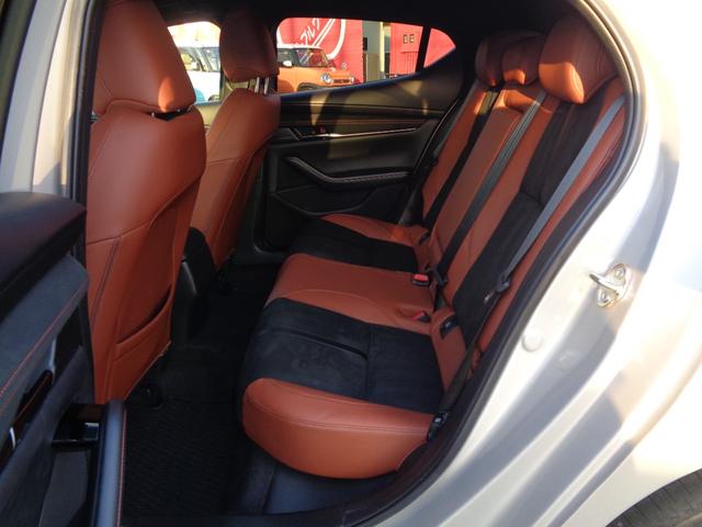 MAZDA3ファストバック 20S レトロスポーツエディション 6MT 純正エアロ(F・S・R)純正OPスーフスポイラー デジタルインナーミラー ハーフレザーシート 純正ナビTV 360°カメラ BOSEサウンド パワーシート シートヒーター 純正18AW LED(11枚目)