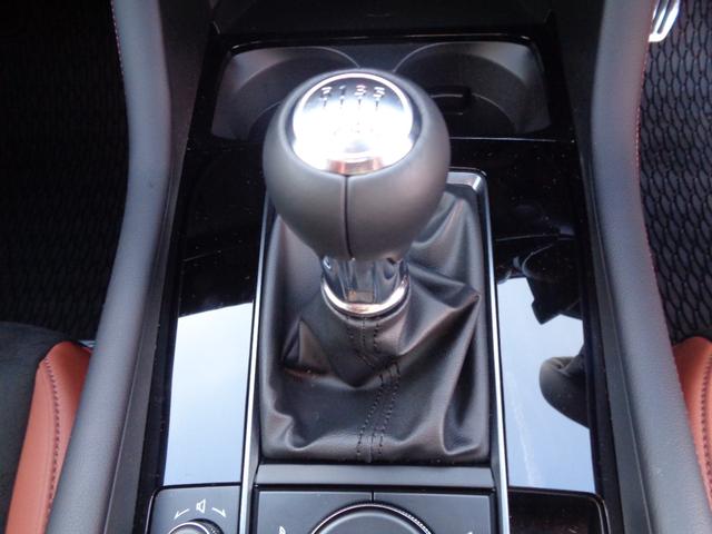 MAZDA3ファストバック 20S レトロスポーツエディション 6MT 純正エアロ(F・S・R)純正OPスーフスポイラー デジタルインナーミラー ハーフレザーシート 純正ナビTV 360°カメラ BOSEサウンド パワーシート シートヒーター 純正18AW LED(19枚目)