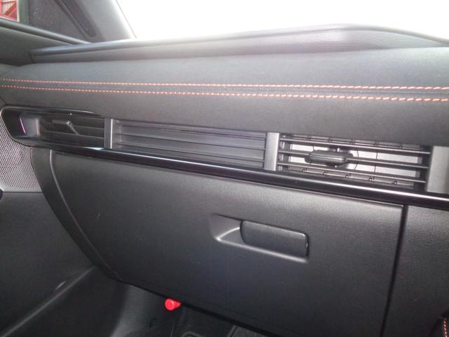 MAZDA3ファストバック 20S レトロスポーツエディション 6MT 純正エアロ(F・S・R)純正OPスーフスポイラー デジタルインナーミラー ハーフレザーシート 純正ナビTV 360°カメラ BOSEサウンド パワーシート シートヒーター 純正18AW LED(37枚目)