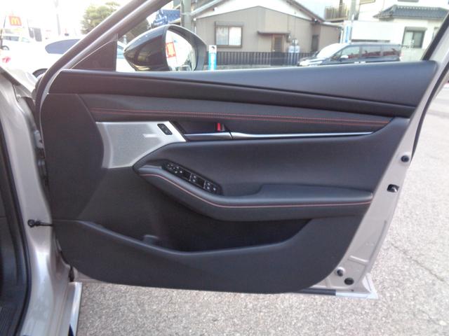 MAZDA3ファストバック 20S レトロスポーツエディション 6MT 純正エアロ(F・S・R)純正OPスーフスポイラー デジタルインナーミラー ハーフレザーシート 純正ナビTV 360°カメラ BOSEサウンド パワーシート シートヒーター 純正18AW LED(47枚目)