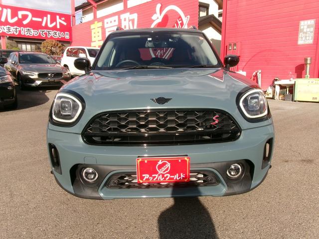 ＭＩＮＩ クーパーＳＤ　クロスオーバーオール４　オール４トリム　ペッパーｐｋｇ　置くだけ充電　パワーバックドア　純正ＨＤＤナビ　スマートキー×２　ＥＴＣ　前後ドラレコ　前席シートヒーター　Ｂカメラ　Ｂｌｕｅｔｏｏｔｈ　インテリジェントセーフティ　ウェルカムライト（2枚目）