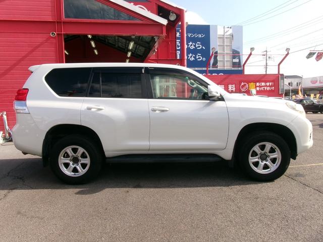 ランドクルーザープラド TX 純正ナビTV バックカメラ スマートキー×2 ETC 純正ホイール車内積込み フルセグTV Bluetooth 黒シートカバー LEDヘッド プッシュスタート クリアランスソナー 電格ミラー 社外AW(4枚目)