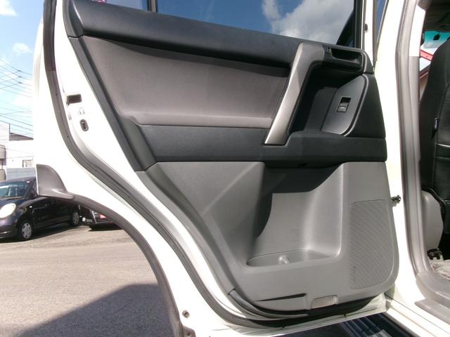 ランドクルーザープラド TX 純正ナビTV バックカメラ スマートキー×2 ETC 純正ホイール車内積込み フルセグTV Bluetooth 黒シートカバー LEDヘッド プッシュスタート クリアランスソナー 電格ミラー 社外AW(56枚目)