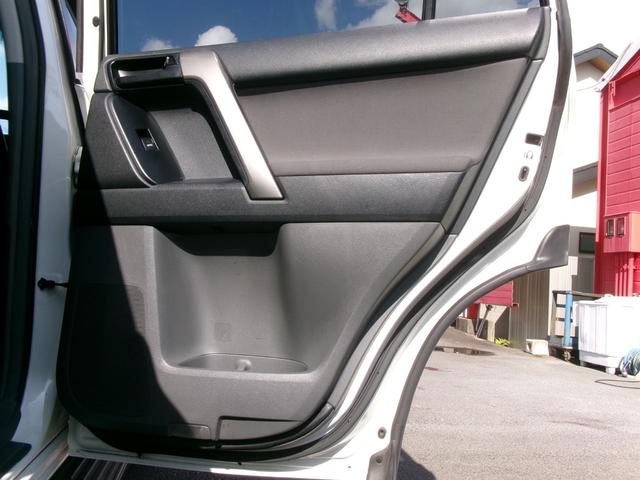 ランドクルーザープラド TX 純正ナビTV バックカメラ スマートキー×2 ETC 純正ホイール車内積込み フルセグTV Bluetooth 黒シートカバー LEDヘッド プッシュスタート クリアランスソナー 電格ミラー 社外AW(57枚目)