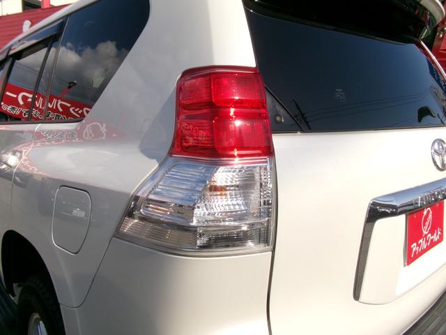 ランドクルーザープラド TX 純正ナビTV バックカメラ スマートキー×2 ETC 純正ホイール車内積込み フルセグTV Bluetooth 黒シートカバー LEDヘッド プッシュスタート クリアランスソナー 電格ミラー 社外AW(73枚目)