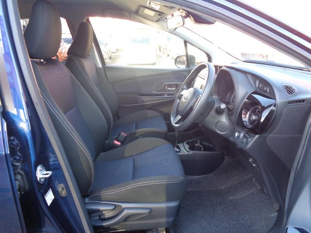 ヴィッツ Ｆ　セーフティーエディション　禁煙車　純正ナビＴＶ　Ｂｌｕｅｔｏｏｔｈ　スマートキー　プッシュスタート　ＥＴＣ　トヨタセーフティセンス　レーンディーバーチャアラート　オートマチックハイビーム　オートリトラミラー　フロアマット（16枚目）