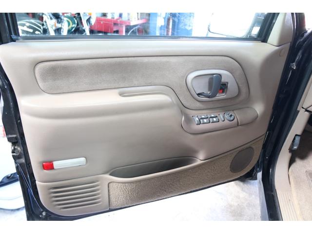 シボレータホ ＬＴ　ファイナルモデル　レザーシート　切替４ＷＤ　ＮＯｘＰＭ適合　ギブソンマフラー　ミッキートンプソン　シートヒーター　パワーシート　新品パーツ　内装ベージュ　タイヤ９分山　ボーテックエンジン　ナビ（25枚目）