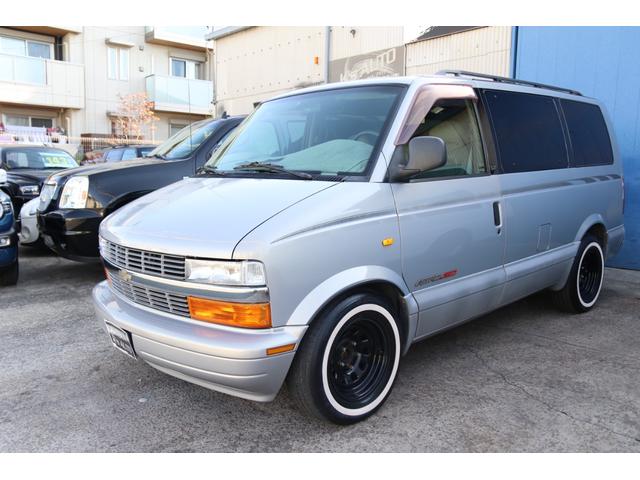 シボレーアストロ ＬＴ　ディーラー車　８ナンバー　４ＷＤ　ＬＴ　キャンピング登録　８ナンバー　ギブソンマフラー　Ｂｌｕｅｔｏｏｔｈ　バックカメラ　フリップダウンモニター　アルパインウーファー　ＴＹＣヘッドライト　キーレス（3枚目）