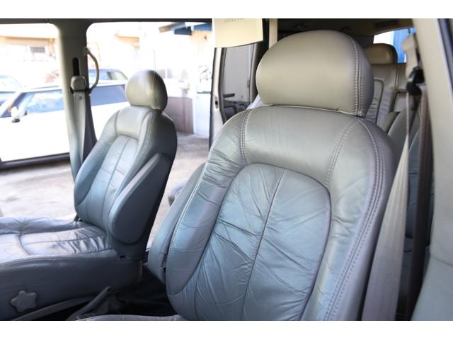 シボレーアストロ ＬＴ　ディーラー車　８ナンバー　４ＷＤ　ＬＴ　キャンピング登録　８ナンバー　ギブソンマフラー　Ｂｌｕｅｔｏｏｔｈ　バックカメラ　フリップダウンモニター　アルパインウーファー　ＴＹＣヘッドライト　キーレス（4枚目）