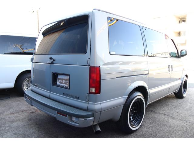 シボレーアストロ ＬＴ　ディーラー車　８ナンバー　４ＷＤ　ＬＴ　キャンピング登録　８ナンバー　ギブソンマフラー　Ｂｌｕｅｔｏｏｔｈ　バックカメラ　フリップダウンモニター　アルパインウーファー　ＴＹＣヘッドライト　キーレス（5枚目）