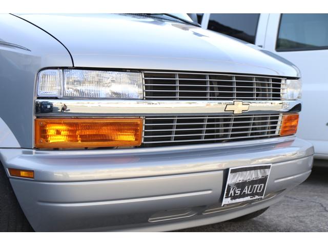 シボレーアストロ ＬＴ　ディーラー車　８ナンバー　４ＷＤ　ＬＴ　キャンピング登録　８ナンバー　ギブソンマフラー　Ｂｌｕｅｔｏｏｔｈ　バックカメラ　フリップダウンモニター　アルパインウーファー　ＴＹＣヘッドライト　キーレス（10枚目）