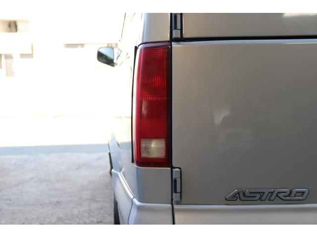 シボレーアストロ ＬＴ　ディーラー車　８ナンバー　４ＷＤ　ＬＴ　キャンピング登録　８ナンバー　ギブソンマフラー　Ｂｌｕｅｔｏｏｔｈ　バックカメラ　フリップダウンモニター　アルパインウーファー　ＴＹＣヘッドライト　キーレス（12枚目）