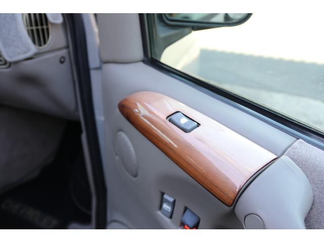 シボレーアストロ ＬＴ　ディーラー車　８ナンバー　４ＷＤ　ＬＴ　キャンピング登録　８ナンバー　ギブソンマフラー　Ｂｌｕｅｔｏｏｔｈ　バックカメラ　フリップダウンモニター　アルパインウーファー　ＴＹＣヘッドライト　キーレス（38枚目）