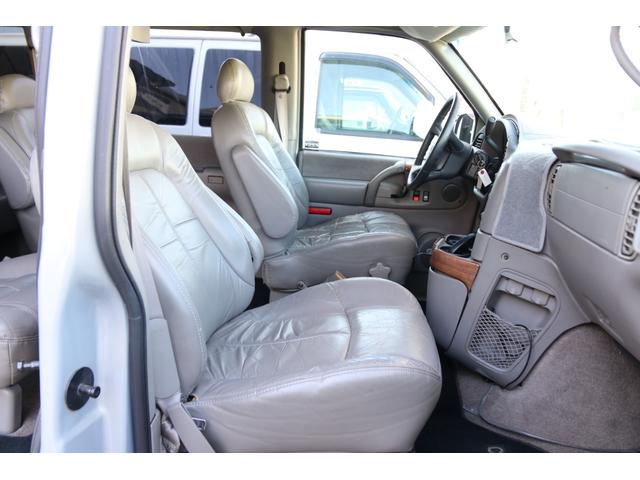 シボレーアストロ ＬＴ　ディーラー車　８ナンバー　４ＷＤ　ＬＴ　キャンピング登録　８ナンバー　ギブソンマフラー　Ｂｌｕｅｔｏｏｔｈ　バックカメラ　フリップダウンモニター　アルパインウーファー　ＴＹＣヘッドライト　キーレス（44枚目）