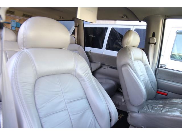 シボレーアストロ ＬＴ　ディーラー車　８ナンバー　４ＷＤ　ＬＴ　キャンピング登録　８ナンバー　ギブソンマフラー　Ｂｌｕｅｔｏｏｔｈ　バックカメラ　フリップダウンモニター　アルパインウーファー　ＴＹＣヘッドライト　キーレス（70枚目）