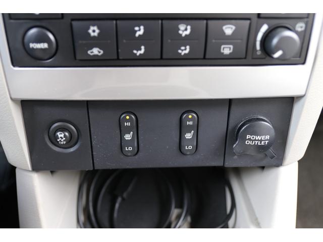 ダッジ・デュランゴ リミテッド　レザーシート　サンルーフ　シートヒーター　１ナンバー　ＮＯｘＰＭ適合　３列シート　パワーシート　バックカメラ　５７００ｃｃ　Ｖ８　ＨＥＭＩエンジン　オルタネーター　ファンカップ　サーモスタッド交換（31枚目）