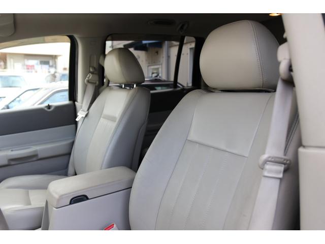 ダッジ・デュランゴ リミテッド　レザーシート　サンルーフ　シートヒーター　１ナンバー　ＮＯｘＰＭ適合　３列シート　パワーシート　バックカメラ　５７００ｃｃ　Ｖ８　ＨＥＭＩエンジン　オルタネーター　ファンカップ　サーモスタッド交換（35枚目）