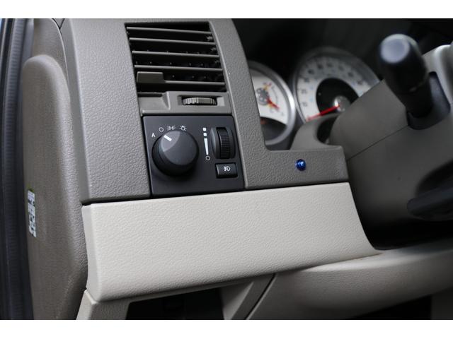 ダッジ・デュランゴ リミテッド　レザーシート　サンルーフ　シートヒーター　１ナンバー　ＮＯｘＰＭ適合　３列シート　パワーシート　バックカメラ　５７００ｃｃ　Ｖ８　ＨＥＭＩエンジン　オルタネーター　ファンカップ　サーモスタッド交換（40枚目）