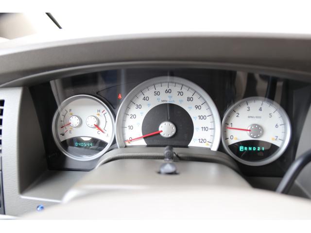 ダッジ・デュランゴ リミテッド　レザーシート　サンルーフ　シートヒーター　１ナンバー　ＮＯｘＰＭ適合　３列シート　パワーシート　バックカメラ　５７００ｃｃ　Ｖ８　ＨＥＭＩエンジン　オルタネーター　ファンカップ　サーモスタッド交換（62枚目）