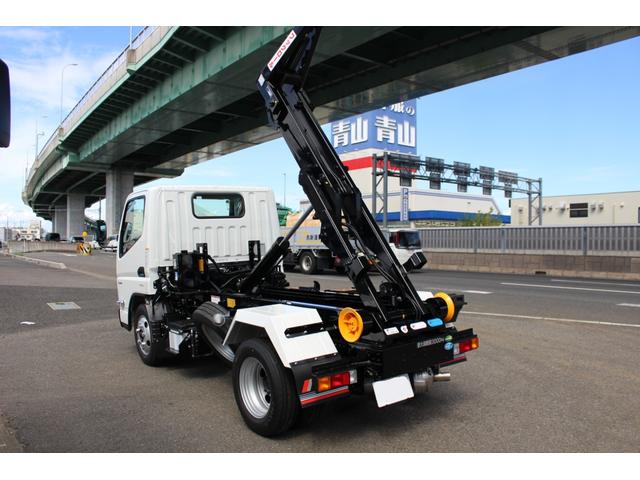 キャンター 　極東製３ｔアームロール　バックカメラ　５ＭＴ　フル液晶メーター　ＥＴＣ（12枚目）