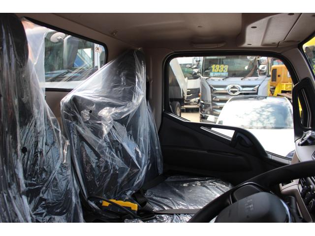 キャンター 　極東製３ｔアームロール　バックカメラ　５ＭＴ　フル液晶メーター　ＥＴＣ（18枚目）