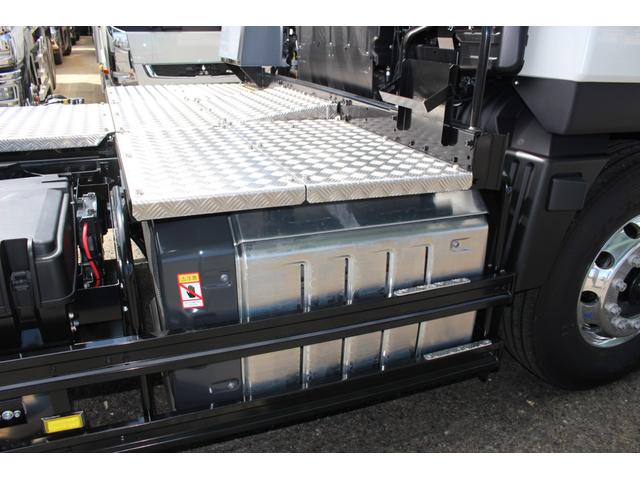 スーパーグレート 　トラクタヘッド　リヤウインド　第５輪荷重１１４００ｋｇ　スーパーハイルーフ　アルミホイール　ＰＴＯ付　ダンプレバー　バックカメラ　ＥＴＣ２．０（9枚目）