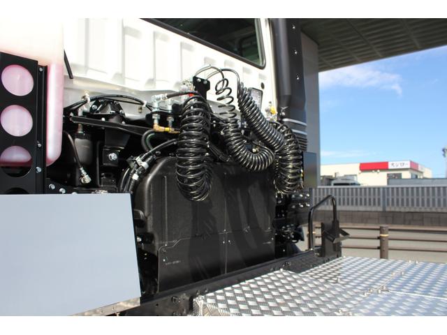 スーパーグレート 　トラクタヘッド　リヤウインド　第５輪荷重１１４００ｋｇ　スーパーハイルーフ　アルミホイール　ＰＴＯ付　ダンプレバー　バックカメラ　ＥＴＣ２．０（12枚目）