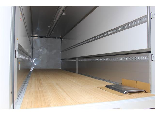 スーパーグレート 　積載１３６００ｋｇ　スーパーハイルーフ　エアロ付き　メッキバンパー　アルミホイール　アルミ燃料タンク３００＋２００　バックカメラ　エアサス　ラッシングレール２段　ＥＴＣ２．０（15枚目）