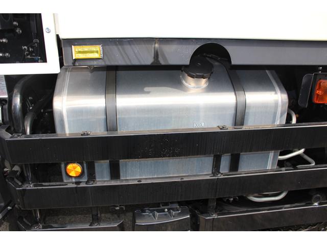 スーパーグレート 5300ボディ アルミホイール ステンレスフェンダー サイドマーカー5対 燃料タンク300L 強化ヒンジ 船底 ETC(12枚目)