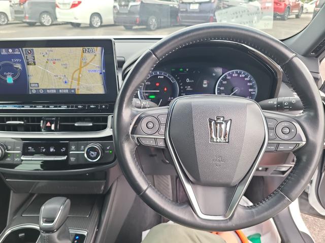 クラウンハイブリッド Ｓ　ドライブレコーダー　ＥＴＣ　クリアランスソナー　レーンアシスト　オートクルーズコントロール　衝突被害軽減システム　バックカメラ　ナビ　アルミホイール　オートマチックハイビーム　オートライト（2枚目）