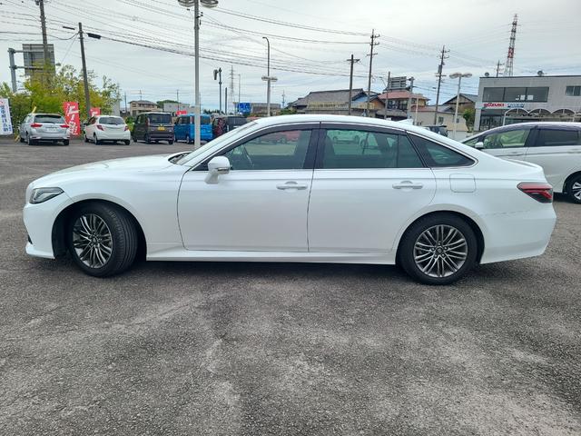 クラウンハイブリッド Ｓ　ドライブレコーダー　ＥＴＣ　クリアランスソナー　レーンアシスト　オートクルーズコントロール　衝突被害軽減システム　バックカメラ　ナビ　アルミホイール　オートマチックハイビーム　オートライト（17枚目）