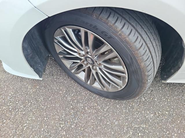 クラウンハイブリッド Ｓ　ドライブレコーダー　ＥＴＣ　クリアランスソナー　レーンアシスト　オートクルーズコントロール　衝突被害軽減システム　バックカメラ　ナビ　アルミホイール　オートマチックハイビーム　オートライト（18枚目）