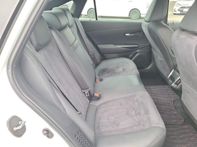 クラウンハイブリッド Ｓ　ドライブレコーダー　ＥＴＣ　クリアランスソナー　レーンアシスト　オートクルーズコントロール　衝突被害軽減システム　バックカメラ　ナビ　アルミホイール　オートマチックハイビーム　オートライト（25枚目）