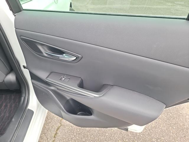 クラウンハイブリッド Ｓ　ドライブレコーダー　ＥＴＣ　クリアランスソナー　レーンアシスト　オートクルーズコントロール　衝突被害軽減システム　バックカメラ　ナビ　アルミホイール　オートマチックハイビーム　オートライト（26枚目）