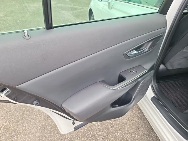 クラウンハイブリッド Ｓ　ドライブレコーダー　ＥＴＣ　クリアランスソナー　レーンアシスト　オートクルーズコントロール　衝突被害軽減システム　バックカメラ　ナビ　アルミホイール　オートマチックハイビーム　オートライト（29枚目）