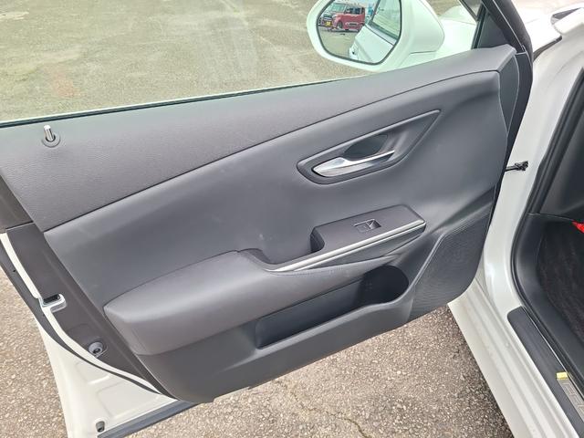 クラウンハイブリッド Ｓ　ドライブレコーダー　ＥＴＣ　クリアランスソナー　レーンアシスト　オートクルーズコントロール　衝突被害軽減システム　バックカメラ　ナビ　アルミホイール　オートマチックハイビーム　オートライト（32枚目）