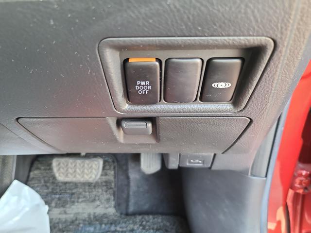 アイシス プラタナ Vセレクション ドライブレコーダー バックカメラ ナビ クリアランスソナー 両側電動スライドドア HID スマートキー 電動格納ミラー 3列シート CVT アルミホイール 盗難防止システム 衝突安全ボディ ABS(6枚目)