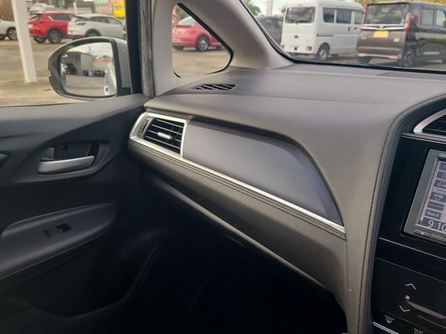 シャトル Ｇ　ホンダセンシング　ＥＴＣ　ナビ　オートクルーズコントロール　レーンアシスト　衝突被害軽減システム　アルミホイール　キーレスエントリー　アイドリングストップ　ＣＶＴ　盗難防止システム　衝突安全ボディ　ＡＢＳ　ＥＳＣ　ＣＤ（6枚目）