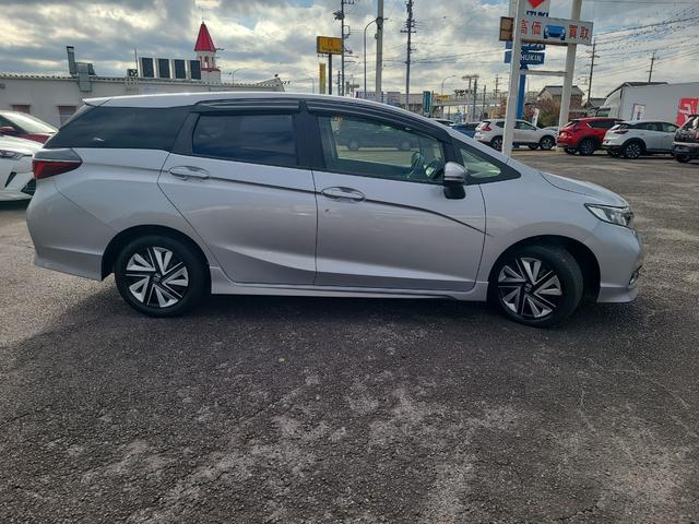 シャトル Ｇ　ホンダセンシング　ＥＴＣ　ナビ　オートクルーズコントロール　レーンアシスト　衝突被害軽減システム　アルミホイール　キーレスエントリー　アイドリングストップ　ＣＶＴ　盗難防止システム　衝突安全ボディ　ＡＢＳ　ＥＳＣ　ＣＤ（11枚目）