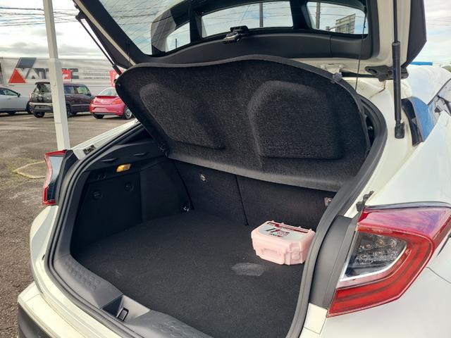 Ｃ－ＨＲ Ｇ　ＥＴＣ　バックカメラ　クリアランスソナー　オートクルーズコントロール　レーンアシスト　衝突被害軽減システム　ナビ　オートマチックハイビーム　オートライト　アルミホイール　スマートキー（22枚目）