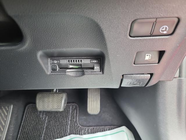 プリウスＰＨＶ Ａ　ドライブレコーダー　ＥＴＣ　クリアランスソナー　レーンアシスト　オートクルーズコントロール　パークアシスト　衝突被害軽減システム　ナビ　アルミホイール　オートマチックハイビーム　オートライト（8枚目）