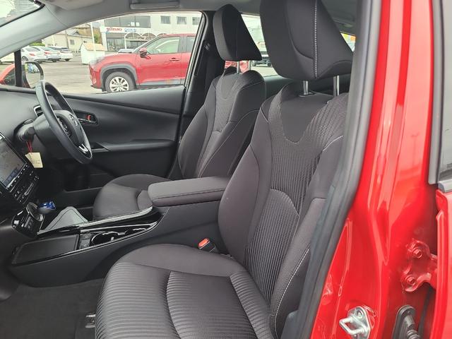 プリウスＰＨＶ Ａ　ドライブレコーダー　ＥＴＣ　クリアランスソナー　レーンアシスト　オートクルーズコントロール　パークアシスト　衝突被害軽減システム　ナビ　アルミホイール　オートマチックハイビーム　オートライト（10枚目）