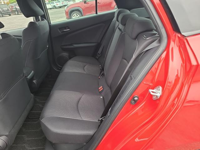 プリウスＰＨＶ Ａ　ドライブレコーダー　ＥＴＣ　クリアランスソナー　レーンアシスト　オートクルーズコントロール　パークアシスト　衝突被害軽減システム　ナビ　アルミホイール　オートマチックハイビーム　オートライト（11枚目）