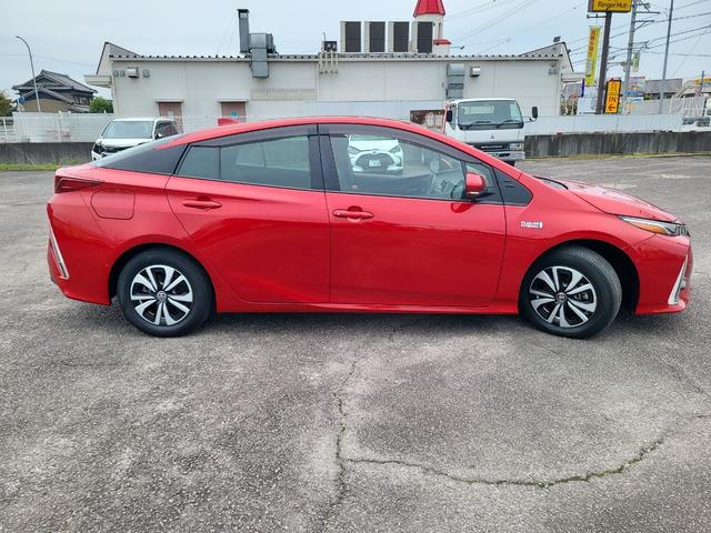 プリウスＰＨＶ Ａ　ドライブレコーダー　ＥＴＣ　クリアランスソナー　レーンアシスト　オートクルーズコントロール　パークアシスト　衝突被害軽減システム　ナビ　アルミホイール　オートマチックハイビーム　オートライト（14枚目）