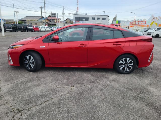 プリウスＰＨＶ Ａ　ドライブレコーダー　ＥＴＣ　クリアランスソナー　レーンアシスト　オートクルーズコントロール　パークアシスト　衝突被害軽減システム　ナビ　アルミホイール　オートマチックハイビーム　オートライト（18枚目）