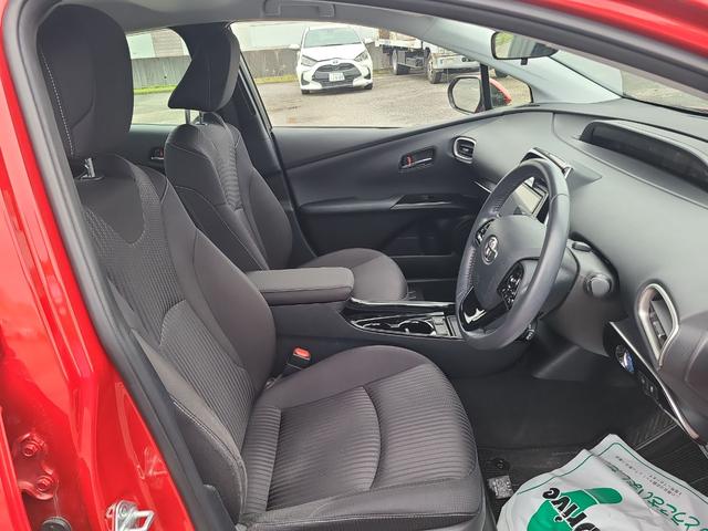 プリウスＰＨＶ Ａ　ドライブレコーダー　ＥＴＣ　クリアランスソナー　レーンアシスト　オートクルーズコントロール　パークアシスト　衝突被害軽減システム　ナビ　アルミホイール　オートマチックハイビーム　オートライト（27枚目）