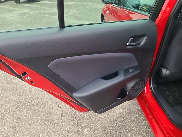 プリウスＰＨＶ Ａ　ドライブレコーダー　ＥＴＣ　クリアランスソナー　レーンアシスト　オートクルーズコントロール　パークアシスト　衝突被害軽減システム　ナビ　アルミホイール　オートマチックハイビーム　オートライト（34枚目）