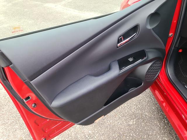 プリウスＰＨＶ Ａ　ドライブレコーダー　ＥＴＣ　クリアランスソナー　レーンアシスト　オートクルーズコントロール　パークアシスト　衝突被害軽減システム　ナビ　アルミホイール　オートマチックハイビーム　オートライト（35枚目）