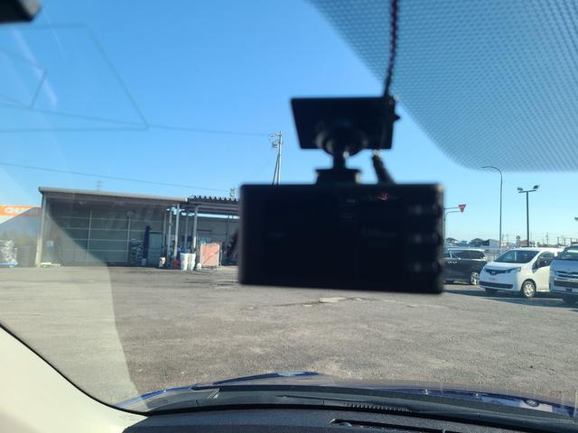 カローラフィールダー ハイブリッド　ＥＸ　ドライブレコーダー　ＥＴＣ　ナビ　レーンアシスト　衝突被害軽減システム　オートマチックハイビーム　スマートキー　アイドリングストップ　電動格納ミラー　ＣＶＴ　盗難防止システム　衝突安全ボディ　ＡＢＳ（7枚目）